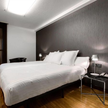 Apartamentos Mendebaldea Suites Pamplona Bilik gambar