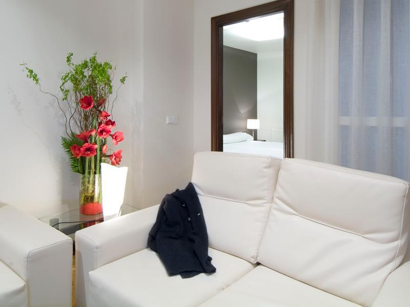 Apartamentos Mendebaldea Suites Pamplona Bilik gambar