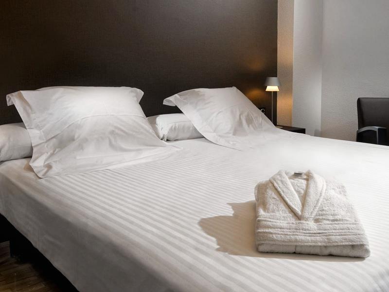 Apartamentos Mendebaldea Suites Pamplona Bilik gambar